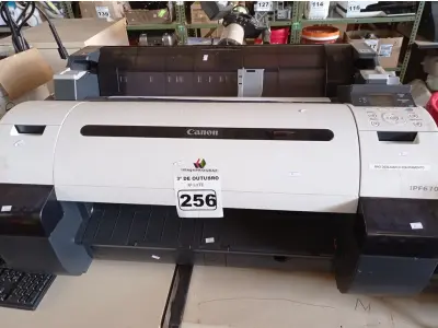LOTE 256 - 01 PLOTTER CANON MODELO IPF 670. (NO ESTADO) ATENÇÃO! FAZER A VISITAÇÃO ANTES DE ARREMATAR, NÃO SABEMOS SE FUNCIONA. LEILÃO NÃO TEM GARANTIA E NEM DEVOLUÇÃO, SUJEITO A POSSÍVEIS AVARIAS VISÍVEIS/OCULTAS E/OU AUSÊNCIA DE COMPONENTES.