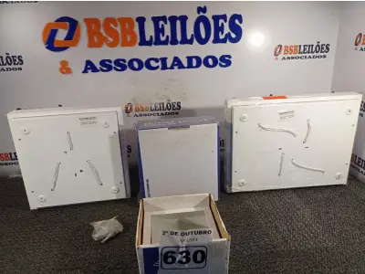 LOTE 630 - 02 LUMINÁRIAS DE EMBUTIR E 02 PLAFON DE SOBREPOR MARCAS E MODELOS DIVERSOS. (NO ESTADO) ATENÇÃO! FAZER A VISITAÇÃO ANTES DE ARREMATAR, NÃO SABEMOS SE FUNCIONA. LEILÃO NÃO TEM GARANTIA E NEM DEVOLUÇÃO, SUJEITO A POSSÍVEIS AVARIAS VISÍVEIS/OCULTAS E/OU AUSÊNCIA DE COMPONENTES.