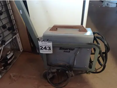 LOTE 243 - 01 MÁQUINA DE SOLDA SMARTER ITECH MIG-130. (NO ESTADO) ATENÇÃO! FAZER A VISITAÇÃO ANTES DE ARREMATAR, NÃO SABEMOS SE FUNCIONA. LEILÃO NÃO TEM GARANTIA E NEM DEVOLUÇÃO, SUJEITO A POSSÍVEIS AVARIAS VISÍVEIS/OCULTAS E/OU AUSÊNCIA DE COMPONENTES.