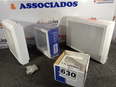 LOTE 630 - 02 LUMINÁRIAS DE EMBUTIR E 02 PLAFON DE SOBREPOR MARCAS E MODELOS DIVERSOS. (NO ESTADO) ATENÇÃO! FAZER A VISITAÇÃO ANTES DE ARREMATAR, NÃO SABEMOS SE FUNCIONA. LEILÃO NÃO TEM GARANTIA E NEM DEVOLUÇÃO, SUJEITO A POSSÍVEIS AVARIAS VISÍVEIS/OCULTAS E/OU AUSÊNCIA DE COMPONENTES.