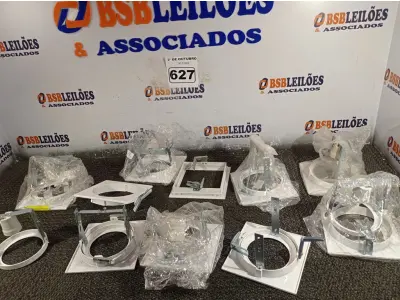LOTE 627 - 07 LUMINÁRIAS DE EMBUTIR. (NO ESTADO) ATENÇÃO! FAZER A VISITAÇÃO ANTES DE ARREMATAR, NÃO SABEMOS SE FUNCIONA. LEILÃO NÃO TEM GARANTIA E NEM DEVOLUÇÃO, SUJEITO A POSSÍVEIS AVARIAS VISÍVEIS/OCULTAS E/OU AUSÊNCIA DE COMPONENTES.