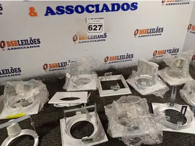LOTE 627 - 07 LUMINÁRIAS DE EMBUTIR. (NO ESTADO) ATENÇÃO! FAZER A VISITAÇÃO ANTES DE ARREMATAR, NÃO SABEMOS SE FUNCIONA. LEILÃO NÃO TEM GARANTIA E NEM DEVOLUÇÃO, SUJEITO A POSSÍVEIS AVARIAS VISÍVEIS/OCULTAS E/OU AUSÊNCIA DE COMPONENTES.