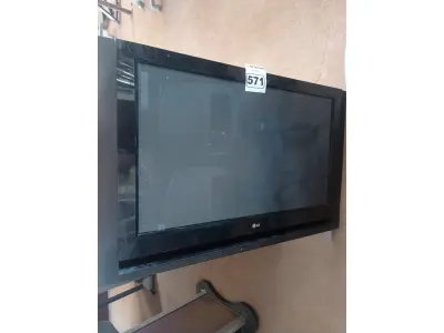 LOTE 571 - 01 TV LG 42” POL PARA RETIRADA DE PEÇAS. (NO ESTADO) ATENÇÃO! FAZER A VISITAÇÃO ANTES DE ARREMATAR, NÃO SABEMOS SE FUNCIONA. LEILÃO NÃO TEM GARANTIA E NEM DEVOLUÇÃO, SUJEITO A POSSÍVEIS AVARIAS VISÍVEIS/OCULTAS E/OU AUSÊNCIA DE COMPONENTES.