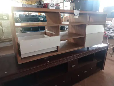 LOTE 525 - 02 RACKS EM MADEIRA. (NO ESTADO) ATENÇÃO! FAZER A VISITAÇÃO ANTES DE ARREMATAR, NÃO SABEMOS SE FUNCIONA. LEILÃO NÃO TEM GARANTIA E NEM DEVOLUÇÃO, SUJEITO A POSSÍVEIS AVARIAS VISÍVEIS/OCULTAS E/OU AUSÊNCIA DE COMPONENTES.