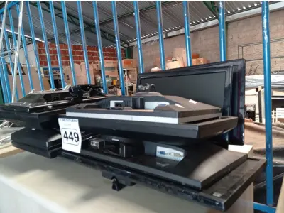 LOTE 449 - 10 MONITORES MARCAS E MODELOS DIVERSOS PARA RETIRADA DE PEÇAS. (NO ESTADO) ATENÇÃO! FAZER A VISITAÇÃO ANTES DE ARREMATAR, NÃO SABEMOS SE FUNCIONA. LEILÃO NÃO TEM GARANTIA E NEM DEVOLUÇÃO, SUJEITO A POSSÍVEIS AVARIAS VISÍVEIS/OCULTAS E/OU AUSÊNCIA DE COMPONENTES.