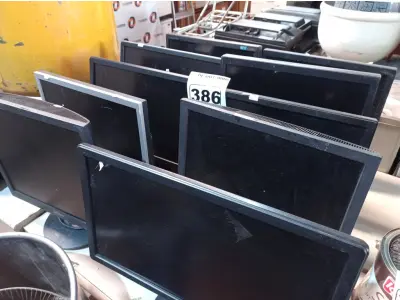 LOTE 386 - 10 MONITORES MARCAS E MODELOS DIVERSOS PARA RETIRADA DE PEÇAS. (NO ESTADO) ATENÇÃO! FAZER A VISITAÇÃO ANTES DE ARREMATAR, NÃO SABEMOS SE FUNCIONA. LEILÃO NÃO TEM GARANTIA E NEM DEVOLUÇÃO, SUJEITO A POSSÍVEIS AVARIAS VISÍVEIS/OCULTAS E/OU AUSÊNCIA DE COMPONENTES.