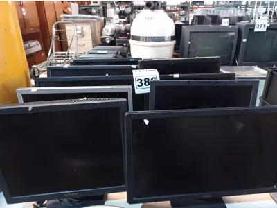 LOTE 386 - 10 MONITORES MARCAS E MODELOS DIVERSOS PARA RETIRADA DE PEÇAS. (NO ESTADO) ATENÇÃO! FAZER A VISITAÇÃO ANTES DE ARREMATAR, NÃO SABEMOS SE FUNCIONA. LEILÃO NÃO TEM GARANTIA E NEM DEVOLUÇÃO, SUJEITO A POSSÍVEIS AVARIAS VISÍVEIS/OCULTAS E/OU AUSÊNCIA DE COMPONENTES.