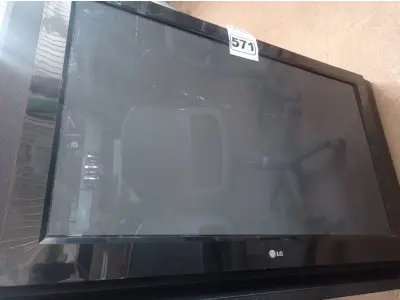 LOTE 571 - 01 TV LG 42” POL PARA RETIRADA DE PEÇAS. (NO ESTADO) ATENÇÃO! FAZER A VISITAÇÃO ANTES DE ARREMATAR, NÃO SABEMOS SE FUNCIONA. LEILÃO NÃO TEM GARANTIA E NEM DEVOLUÇÃO, SUJEITO A POSSÍVEIS AVARIAS VISÍVEIS/OCULTAS E/OU AUSÊNCIA DE COMPONENTES.