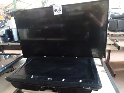 LOTE 466 - 02 TV’S MARCAS E MODELOS DIVERSOS PARA RETIRADA DE PEÇAS. (NO ESTADO) ATENÇÃO! FAZER A VISITAÇÃO ANTES DE ARREMATAR, NÃO SABEMOS SE FUNCIONA. LEILÃO NÃO TEM GARANTIA E NEM DEVOLUÇÃO, SUJEITO A POSSÍVEIS AVARIAS VISÍVEIS/OCULTAS E/OU AUSÊNCIA DE COMPONENTES.