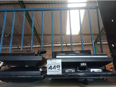 LOTE 449 - 10 MONITORES MARCAS E MODELOS DIVERSOS PARA RETIRADA DE PEÇAS. (NO ESTADO) ATENÇÃO! FAZER A VISITAÇÃO ANTES DE ARREMATAR, NÃO SABEMOS SE FUNCIONA. LEILÃO NÃO TEM GARANTIA E NEM DEVOLUÇÃO, SUJEITO A POSSÍVEIS AVARIAS VISÍVEIS/OCULTAS E/OU AUSÊNCIA DE COMPONENTES.