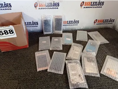 LOTE 588 - 01 LOTE COM VÁRIAS TELAS PARA CELULAR MOTOROLA. (NO ESTADO) ATENÇÃO! FAZER A VISITAÇÃO ANTES DE ARREMATAR, NÃO SABEMOS SE FUNCIONA. LEILÃO NÃO TEM GARANTIA E NEM DEVOLUÇÃO, SUJEITO A POSSÍVEIS AVARIAS VISÍVEIS/OCULTAS E/OU AUSÊNCIA DE COMPONENTES.
