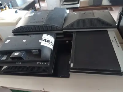 LOTE 469 - 01 LOTE COM VÁRIOS MONITORES MARCAS E MODELOS DIVERSOS PARA RETIRADA DE PEÇAS. (NO ESTADO) ATENÇÃO! FAZER A VISITAÇÃO ANTES DE ARREMATAR, NÃO SABEMOS SE FUNCIONA. LEILÃO NÃO TEM GARANTIA E NEM DEVOLUÇÃO, SUJEITO A POSSÍVEIS AVARIAS VISÍVEIS/OCULTAS E/OU AUSÊNCIA DE COMPONENTES.