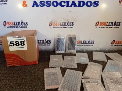 LOTE 588 - 01 LOTE COM VÁRIAS TELAS PARA CELULAR MOTOROLA. (NO ESTADO) ATENÇÃO! FAZER A VISITAÇÃO ANTES DE ARREMATAR, NÃO SABEMOS SE FUNCIONA. LEILÃO NÃO TEM GARANTIA E NEM DEVOLUÇÃO, SUJEITO A POSSÍVEIS AVARIAS VISÍVEIS/OCULTAS E/OU AUSÊNCIA DE COMPONENTES.