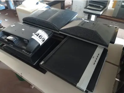 LOTE 469 - 01 LOTE COM VÁRIOS MONITORES MARCAS E MODELOS DIVERSOS PARA RETIRADA DE PEÇAS. (NO ESTADO) ATENÇÃO! FAZER A VISITAÇÃO ANTES DE ARREMATAR, NÃO SABEMOS SE FUNCIONA. LEILÃO NÃO TEM GARANTIA E NEM DEVOLUÇÃO, SUJEITO A POSSÍVEIS AVARIAS VISÍVEIS/OCULTAS E/OU AUSÊNCIA DE COMPONENTES.