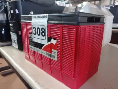 LOTE 308 - 01 BATERIA ESTACIONARIA FREEDOM DF2000 115AH. (NO ESTADO) ATENÇÃO! FAZER A VISITAÇÃO ANTES DE ARREMATAR, NÃO SABEMOS SE FUNCIONA. LEILÃO NÃO TEM GARANTIA E NEM DEVOLUÇÃO, SUJEITO A POSSÍVEIS AVARIAS VISÍVEIS/OCULTAS E/OU AUSÊNCIA DE COMPONENTES.