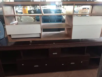 LOTE 525 - 02 RACKS EM MADEIRA. (NO ESTADO) ATENÇÃO! FAZER A VISITAÇÃO ANTES DE ARREMATAR, NÃO SABEMOS SE FUNCIONA. LEILÃO NÃO TEM GARANTIA E NEM DEVOLUÇÃO, SUJEITO A POSSÍVEIS AVARIAS VISÍVEIS/OCULTAS E/OU AUSÊNCIA DE COMPONENTES.