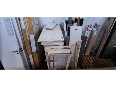 LOTE 181 - 01 LOTE COM MADEIRAS TAMANHOS DIVERSOS (NO ESTADO, NÃO SABEMOS SE FUNCIONA. LEILÃO NÃO TEM GARANTIA E NEM DEVOLUÇÃO).