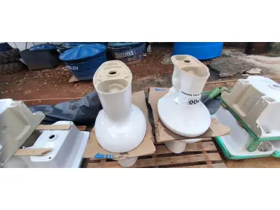 LOTE 004 - 01 LOTE COM 04 VASOS SANITÁRIOS (NO ESTADO, NÃO SABEMOS SE FUNCIONA. LEILÃO NÃO TEM GARANTIA E NEM DEVOLUÇÃO).