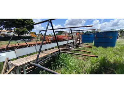 LOTE 279 - 03 ESTRUTURAS EM TRIANGULO EM FERRO NA COR PRETA (NO ESTADO, NÃO SABEMOS SE FUNCIONA. LEILÃO NÃO TEM GARANTIA E NEM DEVOLUÇÃO).