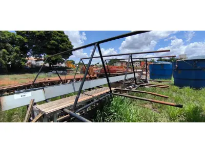LOTE 279 - 03 ESTRUTURAS EM TRIANGULO EM FERRO NA COR PRETA (NO ESTADO, NÃO SABEMOS SE FUNCIONA. LEILÃO NÃO TEM GARANTIA E NEM DEVOLUÇÃO).