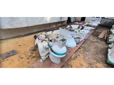LOTE 018 - 01 LOTE COM 04 VASOS SANITÁRIOS (NO ESTADO, NÃO SABEMOS SE FUNCIONA. LEILÃO NÃO TEM GARANTIA E NEM DEVOLUÇÃO).