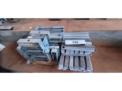 LOTE 159 - 01 LOTE COM ACABAMENTOS EM GALVANIZADOS (NO ESTADO, NÃO SABEMOS SE FUNCIONA. LEILÃO NÃO TEM GARANTIA E NEM DEVOLUÇÃO).