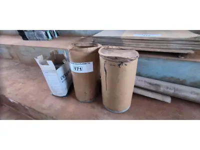 LOTE 171 - 02 BALDES DE COLA E 02 ROLOS DE PISO VINÍLICO (NO ESTADO, NÃO SABEMOS SE FUNCIONA. LEILÃO NÃO TEM GARANTIA E NEM DEVOLUÇÃO).
