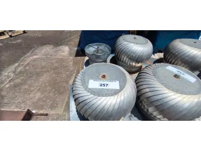 LOTE 257 - 02 EXAUSTORES PARA GALPÃO SENDO 01 INCOMPLETO (NO ESTADO, NÃO SABEMOS SE FUNCIONA. LEILÃO NÃO TEM GARANTIA E NEM DEVOLUÇÃO).