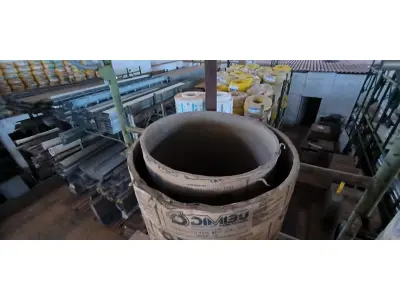 LOTE 112 - 02 FORMAS EM PAPELÃO PARA COLUNAS (NO ESTADO, NÃO SABEMOS SE FUNCIONA. LEILÃO NÃO TEM GARANTIA E NEM DEVOLUÇÃO).