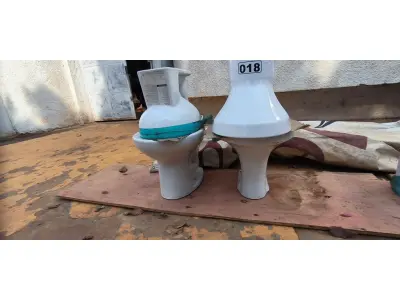 LOTE 018 - 01 LOTE COM 04 VASOS SANITÁRIOS (NO ESTADO, NÃO SABEMOS SE FUNCIONA. LEILÃO NÃO TEM GARANTIA E NEM DEVOLUÇÃO).