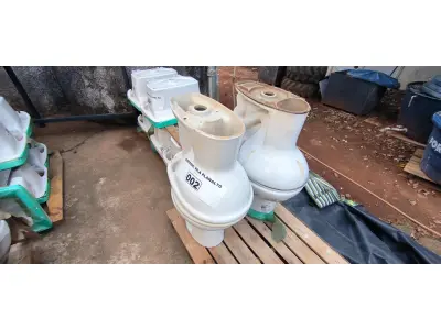 LOTE 002 - 01 LOTE COM 04 VASOS SANITÁRIOS (NO ESTADO, NÃO SABEMOS SE FUNCIONA. LEILÃO NÃO TEM GARANTIA E NEM DEVOLUÇÃO).