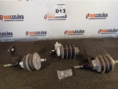 LOTE 013 - 03 PARA-RAIOS DE VÁLVULA POLIMÉRICO 15KV. (NO ESTADO) ATENÇÃO! FAZER A VISITAÇÃO ANTES DE ARREMATAR, NÃO SABEMOS SE FUNCIONA. LEILÃO NÃO TEM GARANTIA E NEM DEVOLUÇÃO, SUJEITO A POSSÍVEIS AVARIAS VISÍVEIS/OCULTAS E/OU AUSÊNCIA DE COMPONENTES.