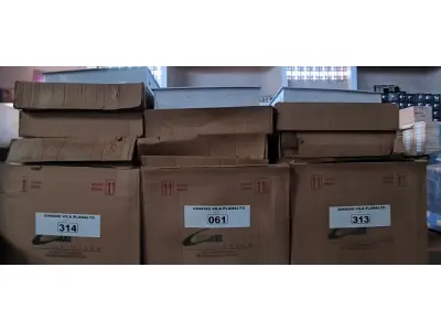 LOTE 314 - 01 LOTE COM LUMINÁRIAS QUADRADAS DE EMBUTIR (NO ESTADO, NÃO SABEMOS SE FUNCIONA. LEILÃO NÃO TEM GARANTIA E NEM DEVOLUÇÃO).