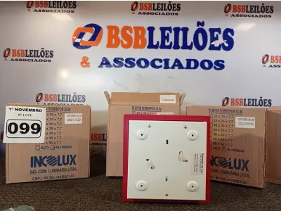 LOTE 099 - 04 PLAFONS DE SOBREPOR 20X20 INCOLUSTRE (NO ESTADO) ATENÇÃO! FAZER A VISITAÇÃO ANTES DE ARREMATAR, NÃO SABEMOS SE FUNCIONA. LEILÃO NÃO TEM GARANTIA E NEM DEVOLUÇÃO, SUJEITO A POSSÍVEIS AVARIAS VISÍVEIS/OCULTAS E/OU AUSÊNCIA DE COMPONENTES.