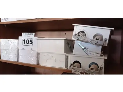 LOTE 105 - 09 LUMINÁRIAS MARCAS E MODELOS DIVERSOS. (NO ESTADO) ATENÇÃO! FAZER A VISITAÇÃO ANTES DE ARREMATAR, NÃO SABEMOS SE FUNCIONA. LEILÃO NÃO TEM GARANTIA E NEM DEVOLUÇÃO, SUJEITO A POSSÍVEIS AVARIAS VISÍVEIS/OCULTAS E/OU AUSÊNCIA DE COMPONENTES.