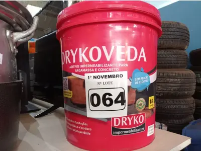 LOTE 064 - 01 BALDE DE DRYKOVEDA, ADITIVO IMPERMEABILIZANTE PARA ARGAMASSA E CONCRETO 18L. (NO ESTADO) ATENÇÃO! FAZER A VISITAÇÃO ANTES DE ARREMATAR, NÃO SABEMOS SE FUNCIONA. LEILÃO NÃO TEM GARANTIA E NEM DEVOLUÇÃO, SUJEITO A POSSÍVEIS AVARIAS VISÍVEIS/OCULTAS E/OU AUSÊNCIA DE COMPONENTES.