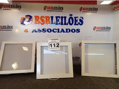 LOTE 112 - 03 LUMINÁRIAS DE EMBUTIR. (NO ESTADO) ATENÇÃO! FAZER A VISITAÇÃO ANTES DE ARREMATAR, NÃO SABEMOS SE FUNCIONA. LEILÃO NÃO TEM GARANTIA E NEM DEVOLUÇÃO, SUJEITO A POSSÍVEIS AVARIAS VISÍVEIS/OCULTAS E/OU AUSÊNCIA DE COMPONENTES.