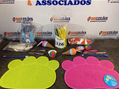 LOTE 326 - 01 LOTE COM VÁRIAS ESCOVAS E ACESSÓRIOS PARA PET. (NO ESTADO) ATENÇÃO! FAZER A VISITAÇÃO ANTES DE ARREMATAR, NÃO SABEMOS SE FUNCIONA. LEILÃO NÃO TEM GARANTIA E NEM DEVOLUÇÃO, SUJEITO A POSSÍVEIS AVARIAS VISÍVEIS/OCULTAS E/OU AUSÊNCIA DE COMPONENTES.