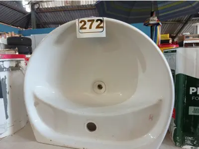 LOTE 272 - 02 CUBAS PARA LAVATÓRIO. (NO ESTADO) ATENÇÃO! FAZER A VISITAÇÃO ANTES DE ARREMATAR, NÃO SABEMOS SE FUNCIONA. LEILÃO NÃO TEM GARANTIA E NEM DEVOLUÇÃO, SUJEITO A POSSÍVEIS AVARIAS VISÍVEIS/OCULTAS E/OU AUSÊNCIA DE COMPONENTES.