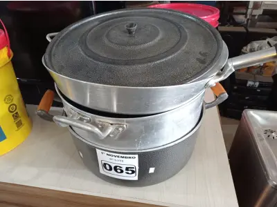 LOTE 065 - 02 PANELAS GRANDES 40CM COM TAMPA E 01 FRIGIDEIRA GRANDE 40CM COM TAMPA. (NO ESTADO) ATENÇÃO! FAZER A VISITAÇÃO ANTES DE ARREMATAR, NÃO SABEMOS SE FUNCIONA. LEILÃO NÃO TEM GARANTIA E NEM DEVOLUÇÃO, SUJEITO A POSSÍVEIS AVARIAS VISÍVEIS/OCULTAS E/OU AUSÊNCIA DE COMPONENTES.
