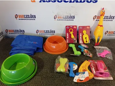 LOTE 274 - 01 KIT DE ACESSÓRIOS PARA PET CONTENDO: TAPETE GELADO, COMEDOURO 3912, BIFE BARULHO, OSSINHO LISO MORDEDOR, OSSO ESPINHO GRANDE, HALTER 04 FUROS, OSSO PET, FRANGO MORDEDOR, PET PLAY CHUPETA, PET PLAY PICOLÉ, DENTAL PET PLAY E OSSINHO PINGENTE. (NO ESTADO) ATENÇÃO! FAZER A VISITAÇÃO ANTES DE ARREMATAR, NÃO SABEMOS SE FUNCIONA. LEILÃO NÃO TEM GARANTIA E NEM DEVOLUÇÃO, SUJEITO A POSSÍVEIS AVARIAS VISÍVEIS/OCULTAS E/OU AUSÊNCIA DE COMPONENTES.