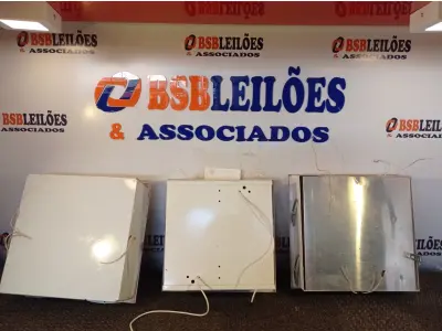 LOTE 112 - 03 LUMINÁRIAS DE EMBUTIR. (NO ESTADO) ATENÇÃO! FAZER A VISITAÇÃO ANTES DE ARREMATAR, NÃO SABEMOS SE FUNCIONA. LEILÃO NÃO TEM GARANTIA E NEM DEVOLUÇÃO, SUJEITO A POSSÍVEIS AVARIAS VISÍVEIS/OCULTAS E/OU AUSÊNCIA DE COMPONENTES.