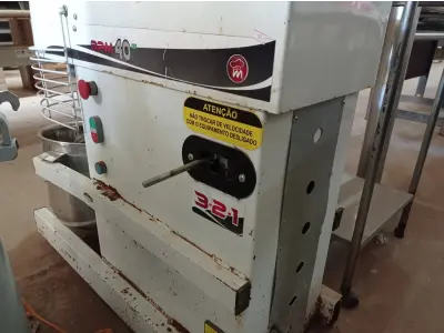 LOTE 304 - 01 MASSEIRA INDUSTRIAL BPM40. (NO ESTADO) ATENÇÃO! FAZER A VISITAÇÃO ANTES DE ARREMATAR, NÃO SABEMOS SE FUNCIONA. LEILÃO NÃO TEM GARANTIA E NEM DEVOLUÇÃO, SUJEITO A POSSÍVEIS AVARIAS VISÍVEIS/OCULTAS E/OU AUSÊNCIA DE COMPONENTES.