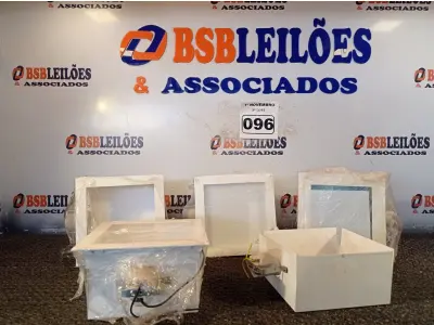 LOTE 096 - 05 LUMINÁRIAS DE EMBUTIR. (NO ESTADO) ATENÇÃO! FAZER A VISITAÇÃO ANTES DE ARREMATAR, NÃO SABEMOS SE FUNCIONA. LEILÃO NÃO TEM GARANTIA E NEM DEVOLUÇÃO, SUJEITO A POSSÍVEIS AVARIAS VISÍVEIS/OCULTAS E/OU AUSÊNCIA DE COMPONENTES.