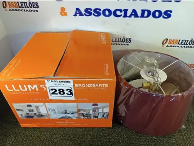 LOTE 283 - 01 PENDENTE SÃO PAULO 3XE27 VINHO. (NO ESTADO) ATENÇÃO! FAZER A VISITAÇÃO ANTES DE ARREMATAR, NÃO SABEMOS SE FUNCIONA. LEILÃO NÃO TEM GARANTIA E NEM DEVOLUÇÃO, SUJEITO A POSSÍVEIS AVARIAS VISÍVEIS/OCULTAS E/OU AUSÊNCIA DE COMPONENTES.