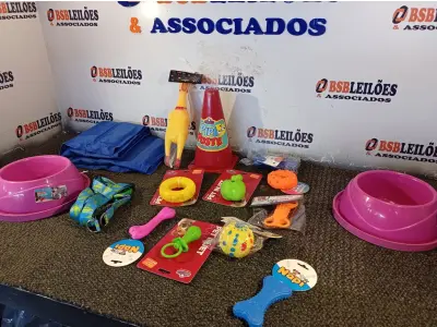 LOTE 039 - 01 KIT DE ACESSÓRIOS PARA PET CONTENDO: TAPETE GELADO, PIPI POSTINHO, OSSO PET, PET PLAY COXA, PET PLAY CHUPETA, PET PLAY PNEU, COMEDOURO 3912, MORDEDOR BOLA SOL, HALTER 04 FUROS, OSSINHO LISO, ROSQUINHA VINIL MORDEDOR, MORDEDOR FRANGO “M”, OSSINHO PATINHA E PEITORAL CACTUS “G”. (NO ESTADO) ATENÇÃO! FAZER A VISITAÇÃO ANTES DE ARREMATAR, NÃO SABEMOS SE FUNCIONA. LEILÃO NÃO TEM GARANTIA E NEM DEVOLUÇÃO, SUJEITO A POSSÍVEIS AVARIAS VISÍVEIS/OCULTAS E/OU AUSÊNCIA DE COMPONENTES.