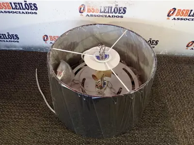 LOTE 307 - 01 PENDENTE SÃO PAULO 3XE27 PRETO. (NO ESTADO) ATENÇÃO! FAZER A VISITAÇÃO ANTES DE ARREMATAR, NÃO SABEMOS SE FUNCIONA. LEILÃO NÃO TEM GARANTIA E NEM DEVOLUÇÃO, SUJEITO A POSSÍVEIS AVARIAS VISÍVEIS/OCULTAS E/OU AUSÊNCIA DE COMPONENTES.