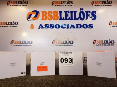 LOTE 093 - 04 LUMINÁRIAS EM ACRÍLICO MARCAS EDIBRAZ. (NO ESTADO) ATENÇÃO! FAZER A VISITAÇÃO ANTES DE ARREMATAR, NÃO SABEMOS SE FUNCIONA. LEILÃO NÃO TEM GARANTIA E NEM DEVOLUÇÃO, SUJEITO A POSSÍVEIS AVARIAS VISÍVEIS/OCULTAS E/OU AUSÊNCIA DE COMPONENTES.