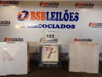 LOTE 122 - 03 LUMINÁRIAS DE EMBUTIR 20X20 MARCAS EDIBRAZ. (NO ESTADO) ATENÇÃO! FAZER A VISITAÇÃO ANTES DE ARREMATAR, NÃO SABEMOS SE FUNCIONA. LEILÃO NÃO TEM GARANTIA E NEM DEVOLUÇÃO, SUJEITO A POSSÍVEIS AVARIAS VISÍVEIS/OCULTAS E/OU AUSÊNCIA DE COMPONENTES.