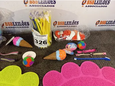 LOTE 326 - 01 LOTE COM VÁRIAS ESCOVAS E ACESSÓRIOS PARA PET. (NO ESTADO) ATENÇÃO! FAZER A VISITAÇÃO ANTES DE ARREMATAR, NÃO SABEMOS SE FUNCIONA. LEILÃO NÃO TEM GARANTIA E NEM DEVOLUÇÃO, SUJEITO A POSSÍVEIS AVARIAS VISÍVEIS/OCULTAS E/OU AUSÊNCIA DE COMPONENTES.